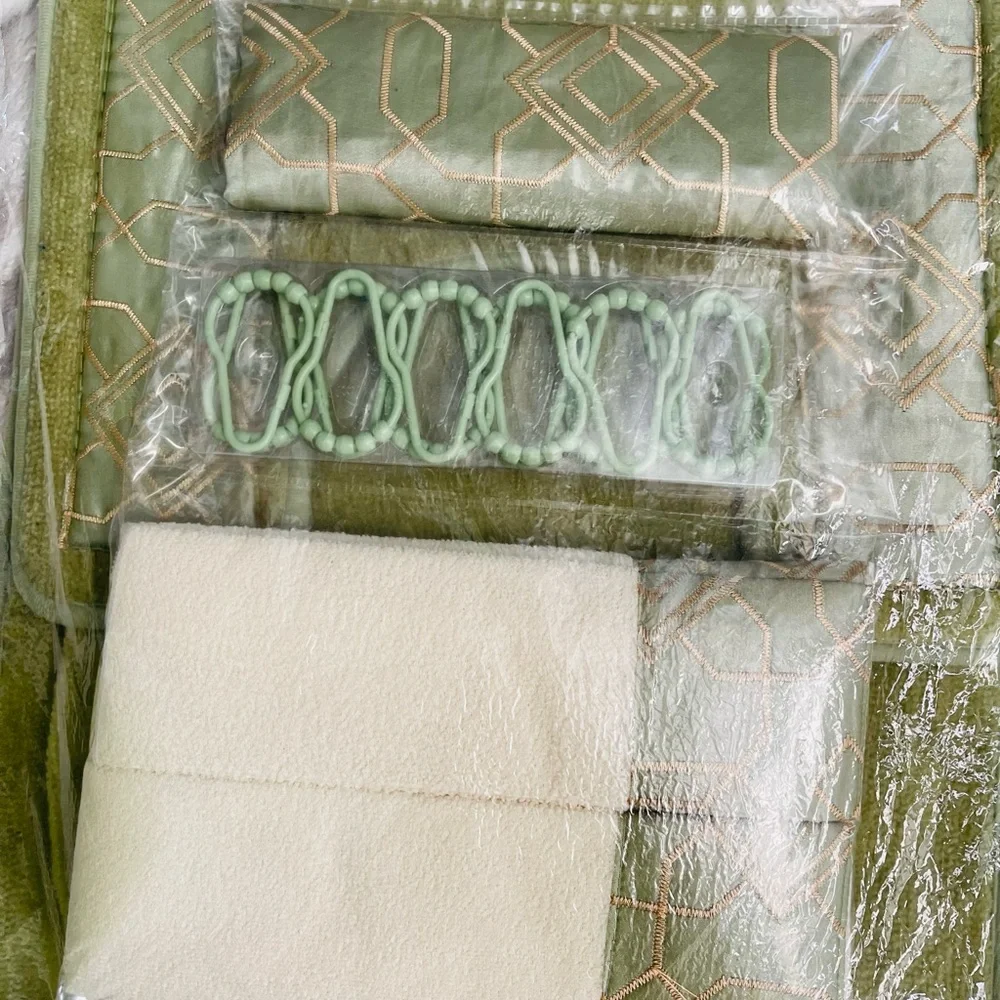 Green and Cream Bath Accessory Set